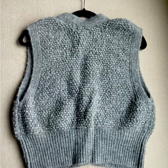 NWOT Urban Outfitters Gray Textured Knit Cardigan Vest - Picture 2 of 3